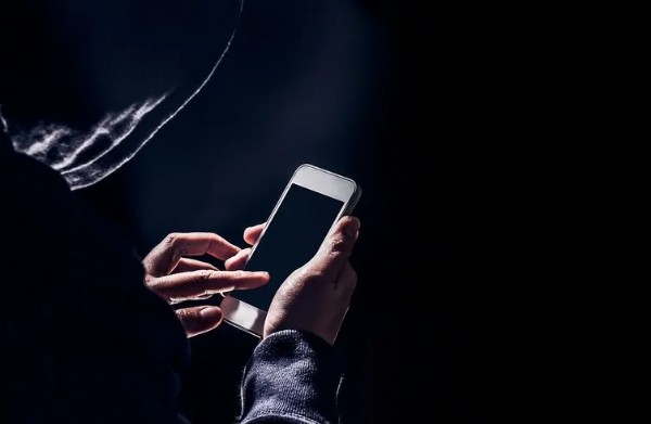 Dolandırıcılardan akılalmaz tuzak: Kargo ücreti mesajına tıkladı banka hesabındaki tüm parası çalındı!